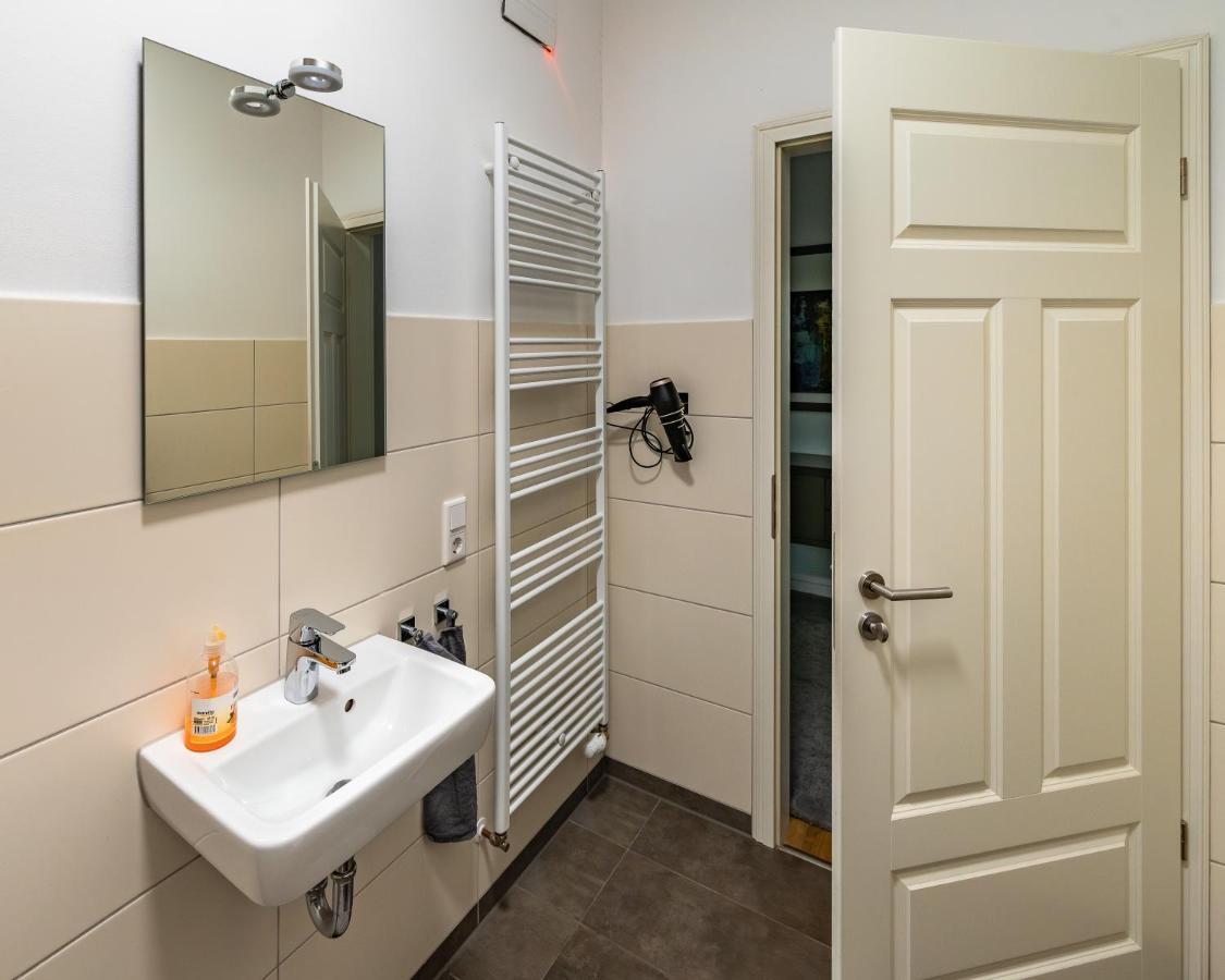 Modern 6 Bathroom Villa In The City Oldenburg Luaran gambar